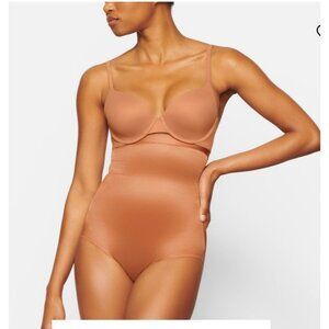 NWOT SKIMS High Waisted light Compression Brief Size 4X